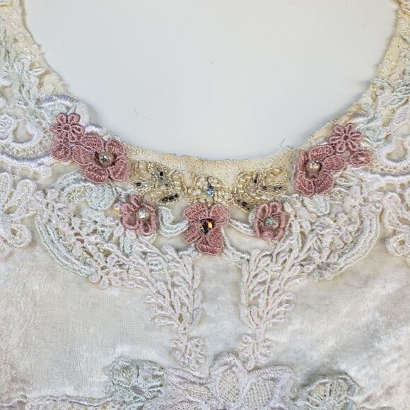 Vintage Romantic Feminine Lace & Velvet Top - Picture 9 of 12